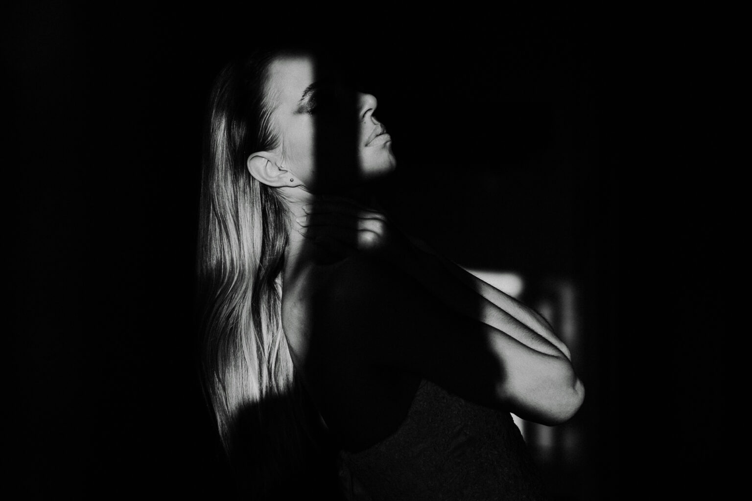 https://seniofir.com/wp-content/themes/akaboot//images/placeholder-dark-prod.svg